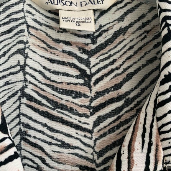 Alison Daley Blouse Top Sz 12 Animal Print Jungle Long Sleeve Button Collared - Picture 5 of 12